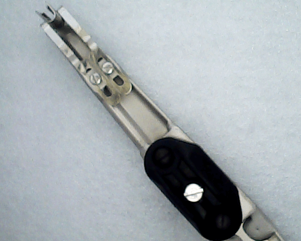 GUIDE COLLORETTE REGLABLE UNE REMPLIE 24*8*1.5
